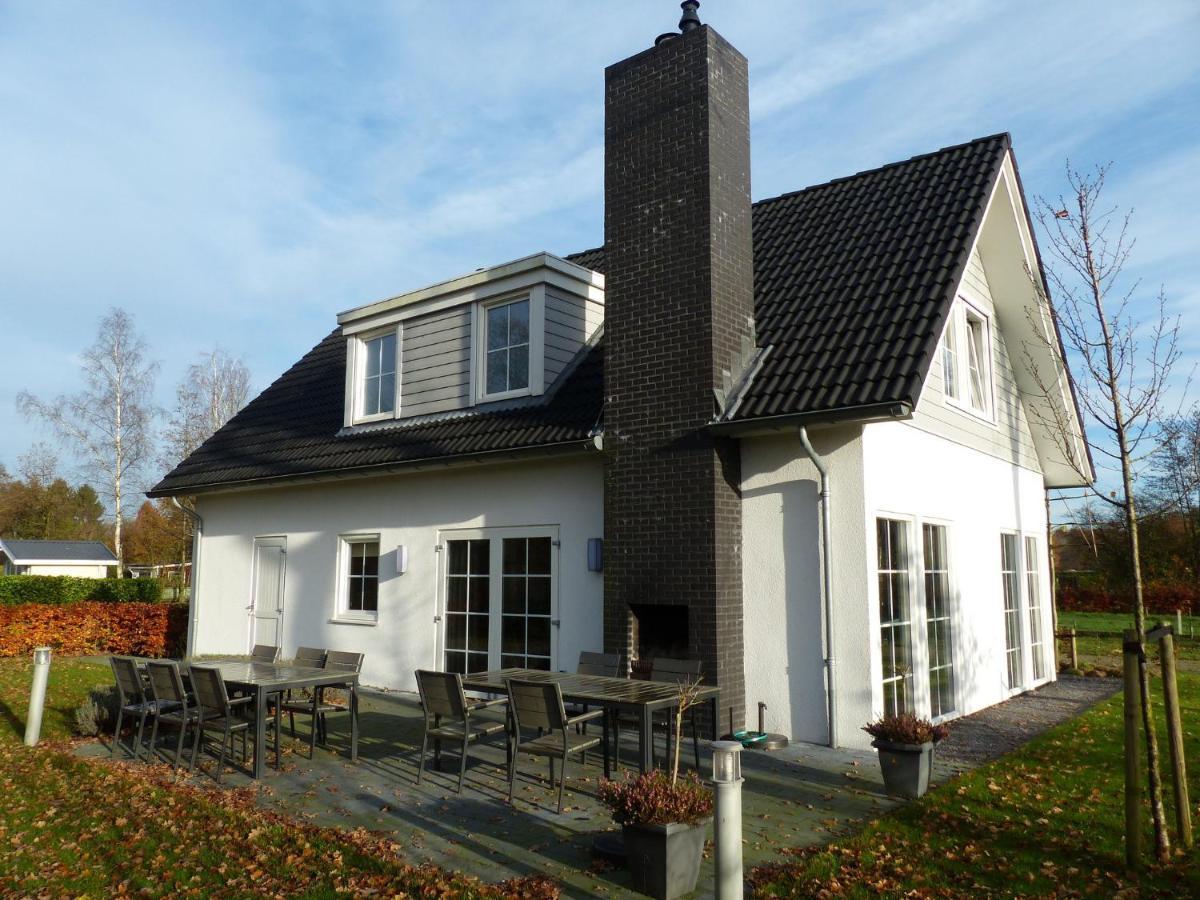 Spacious Home With A Fireplace At 3 Km From Baarle-Nassau Buitenkant foto